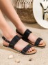 Lesklé čierne sandále