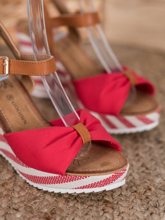 Červené sandálky na kline