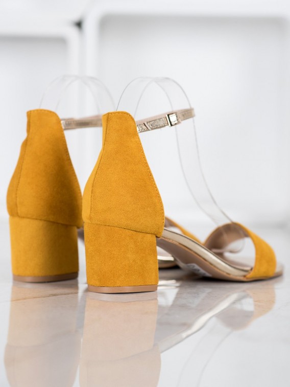 Sandálky so zlatým pásom