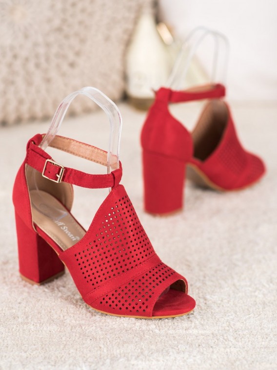 Elegantné dierkované sandále