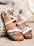 Štýlové biele sandále