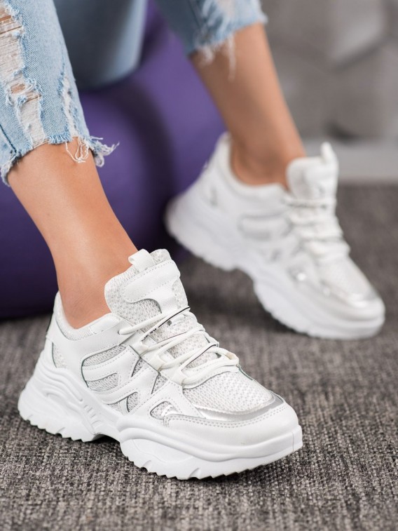 Pohodlné biele sneakersy