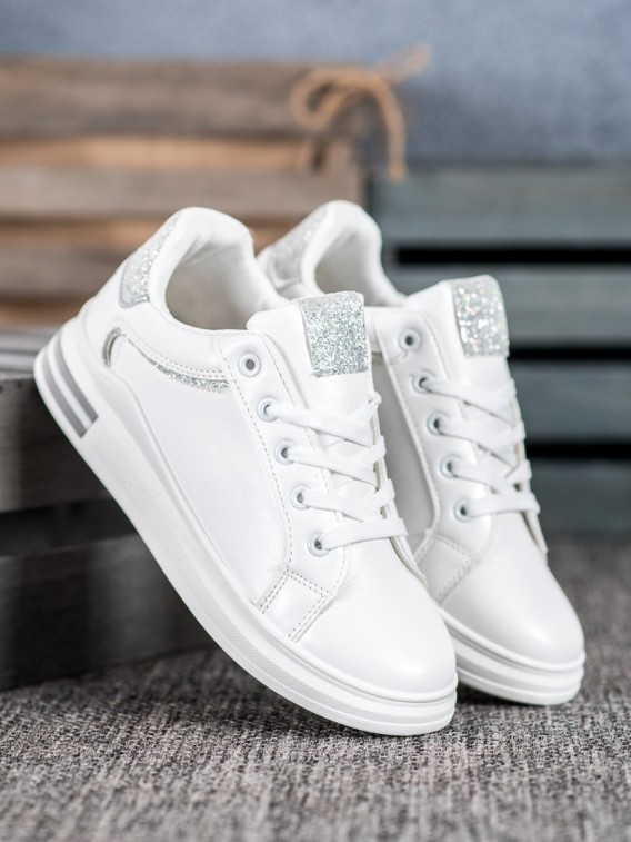 Biele športové topánky