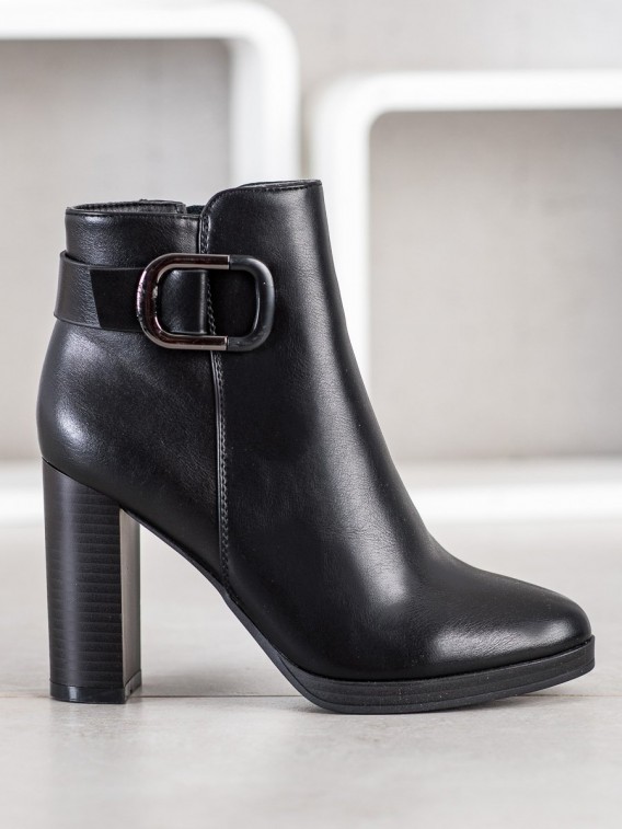 Elegantné čierne členkové topánky