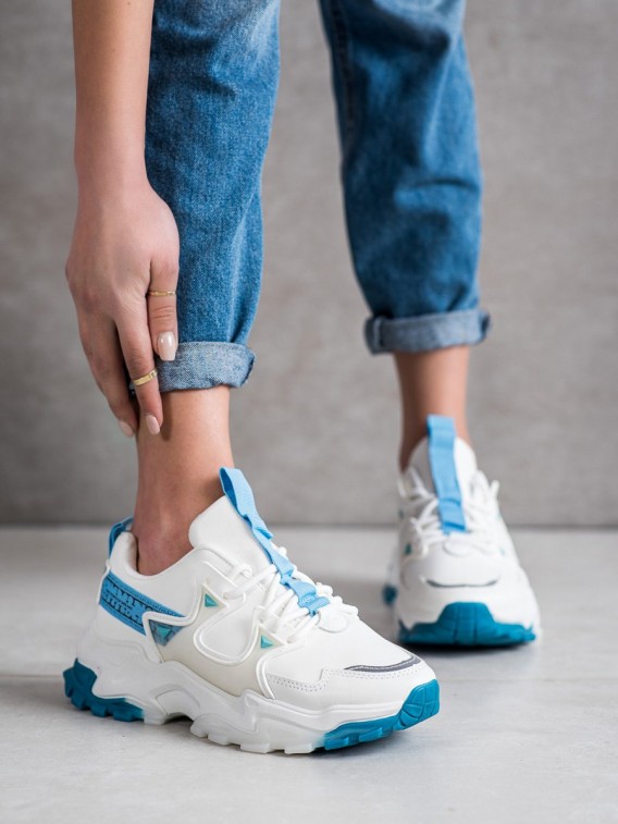 Sneakersy so svetlo modrými detailami Fashion