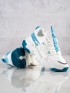 Sneakersy so svetlo modrými detailami Fashion