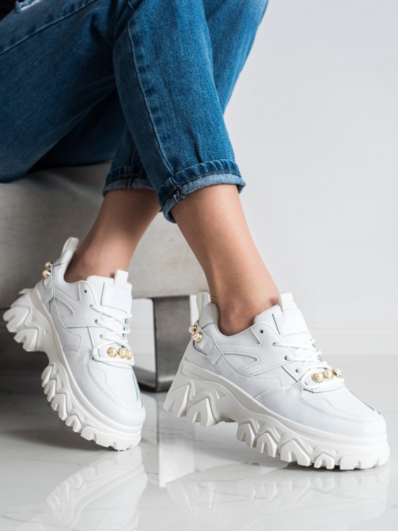 Biele sneakersy s perličkami