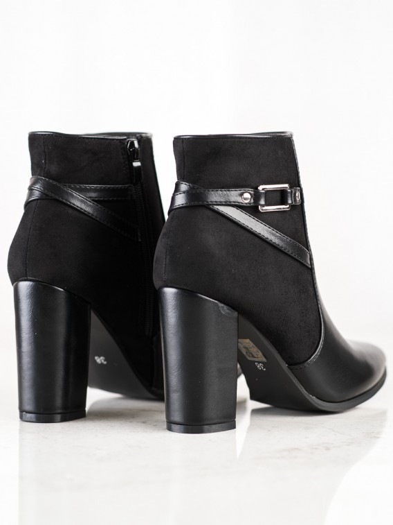 Elegantné čierne topánky do špičky